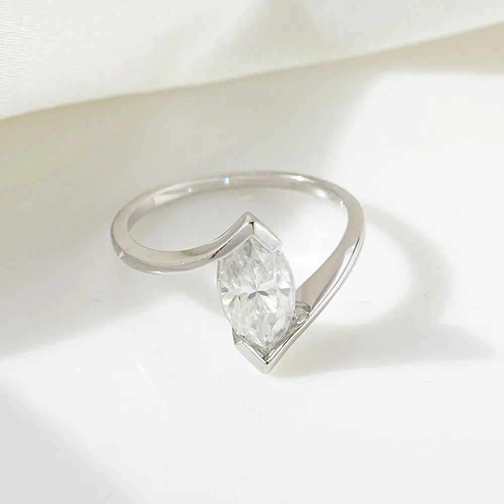 1ct Pear Cut Moissanite Solitaire Ring for Women | D VVS1 Lab Diamond Fine Jewelry Solid 925 Silver Wedding Ring