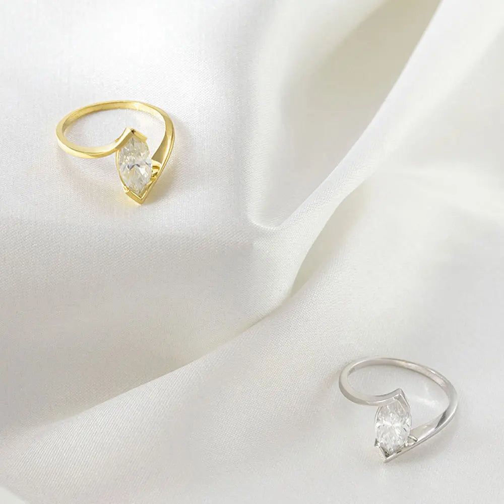 1ct Pear Cut Moissanite Solitaire Ring for Women | D VVS1 Lab Diamond Fine Jewelry Solid 925 Silver Wedding Ring